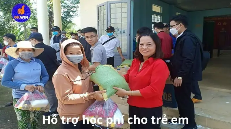 Hỗ trợ học phí để trẻ em khó khăn được đến trường